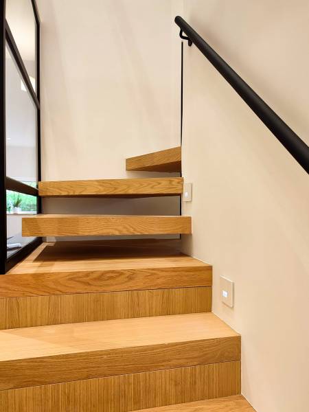 Design d'un escalier sur mesure pour la runion de deux appartements en duplex