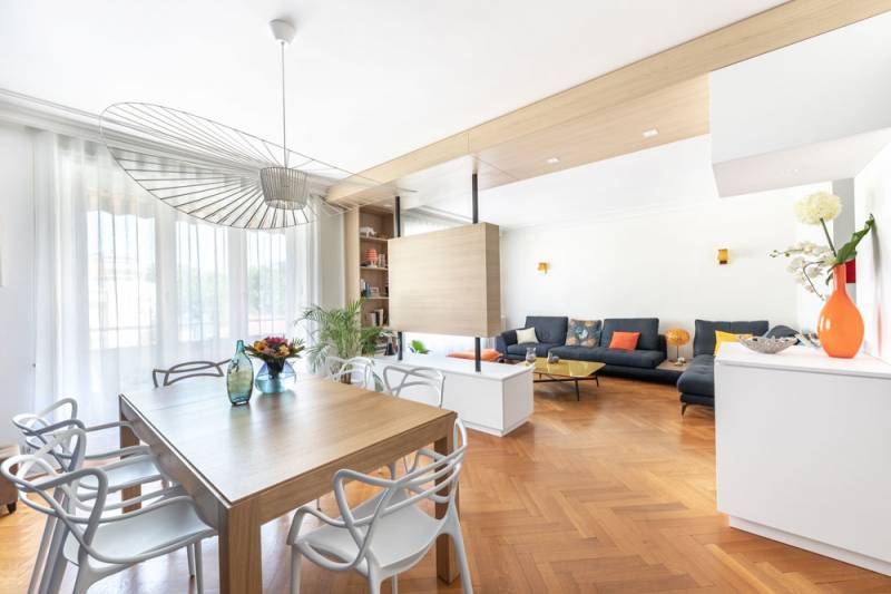 Aménagement intérieur de l'espace de vie d'un grand appartement à Lyon