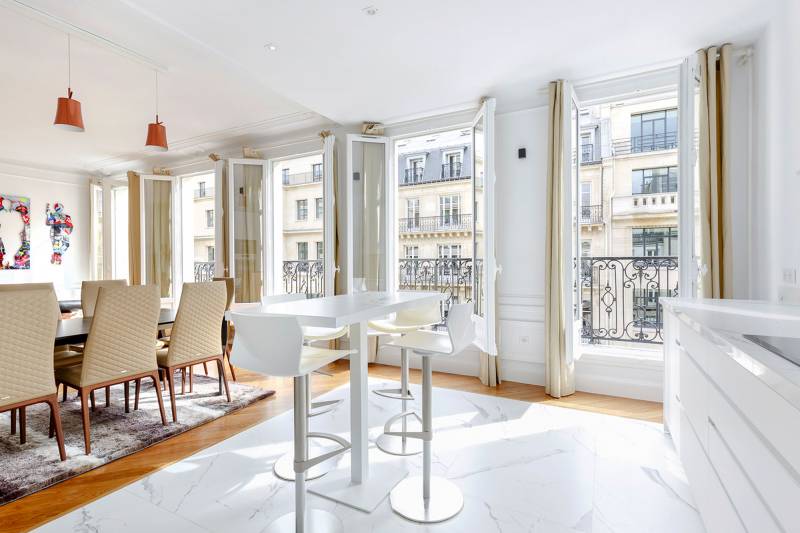 Rénovation d'un grand appartement sur les toits de Paris