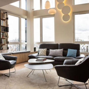 Agencement et aménagement intérieur d’un grand appartement contemporain en duplex à Paris